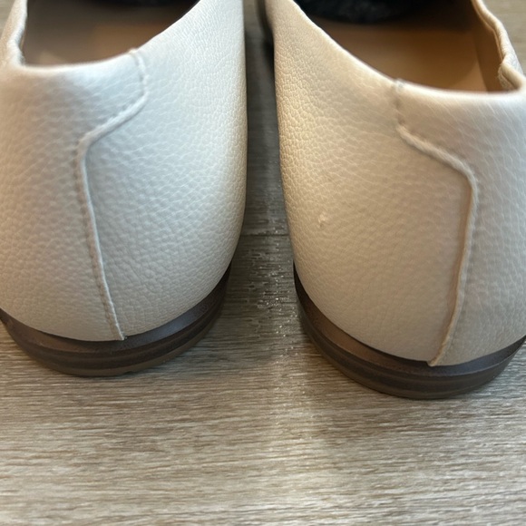 Banana Republic Textured Pointed Toe Loafer Flats in Ivory White, Size 10 - Picture 6 of 6
